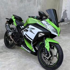 รถมอเตอร์ไซค์สปอร์ตสองล้อ 200 ซีซี ความเร็วสูง ใช้แก๊สโซลีน สำหรับการเดินทางในเมือง รถจักรยานยนต์แบบสตรีทไบค์ สำหรับการแข่งขันซูเปอร์เรซซิ่ง - Product Image 1