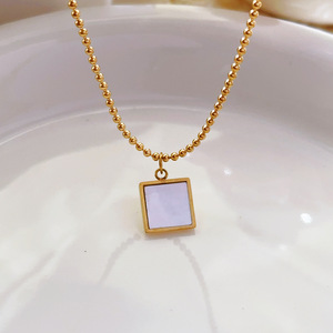 Collar con Colgante en Forma de Concha, Geométrico, Chapado en Oro, con Símbolos Grabados, Simple, de Acero Inoxidable, con Eslabones Rectangulares - Product Image 2