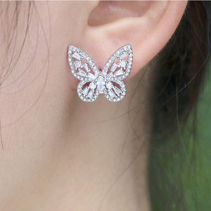 Orecchini a Perno Stile Coreano a Forma di Farfalla Traforata per Donne, Eleganti Accessori per Orecchie con Zirconi per Feste e Uso Quotidiano, Idea Regalo - Product Image 4