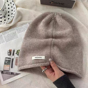 Ensemble d'hiver unisexe de luxe <span class=keywords><strong>Bonnet</strong></span> en <span class=keywords><strong>cachemire</strong></span> doux en tricot écharpe et <span class=keywords><strong>gants</strong></span> en laine de qualité supérieure avec logo personnalisé Accessoires chauds du créateur - Product Image 4
