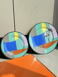 Nouvelle assiette à dîner et service de table en porcelaine de luxe européenne à motif de cheval - Product Image 4