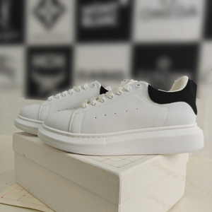 Chaussures de créateur de haute qualité pour hommes et femmes, chaussures décontractées en cuir respirant à semelle épaisse, chaussures de course et de marche de luxe - Product Image 5