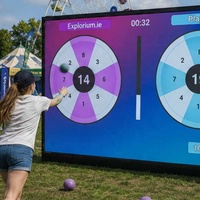 Jeu interactif de mur de balles avec roue des prix, solution de divertissement tout-en-un pour la location d'événements, l'activation de marque FEC et les aires de jeux intérieures