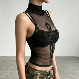 Top de tirantes de punto con estampado de serpiente estilo oscuro, cuello alto, malla transparente, estilo gótico, conjunto de dos piezas para mujer con logo frontal - Product Image 4