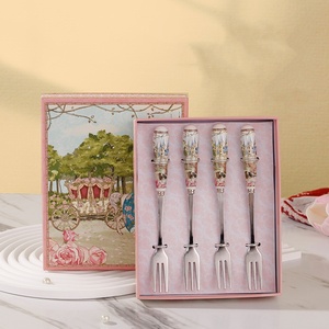 Set <span class=keywords><strong>da</strong></span> Tè in Ceramica Stile Carrozza Nuziale, Set <span class=keywords><strong>da</strong></span> Caffè Britannico, <span class=keywords><strong>Teiera</strong></span> <span class=keywords><strong>e</strong></span> <span class=keywords><strong>Tazze</strong></span> in Porcellana, Set Regalo per il Tè - Product Image 2