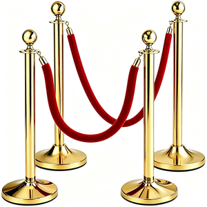 Poteau <span class=keywords><strong>de</strong></span> guidage doré avec base évasée et corde en velours rouge pour le contrôle des foules lors d'événements - Product Image 4