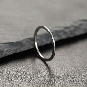 Joyería de Acero Inoxidable Japonesa, Muy Delgada (1 mm), Superficie Brillante, Anillo Simple para Parejas, Sin Decoloración, Venta Caliente - Product Image 3