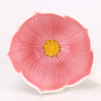 Tasse à café en céramique Redeco Vintage à pétales superposés, motif floral sculpté, intérieur rose magenta, style bohème, cadeau d'anniversaire pour femme