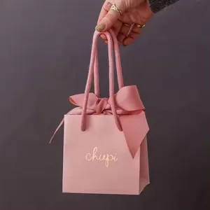 Sac en papier avec ruban pour le cadeau de petits bijoux de luxe fantaisie avec logo personnalisé et affichage d'images réelles