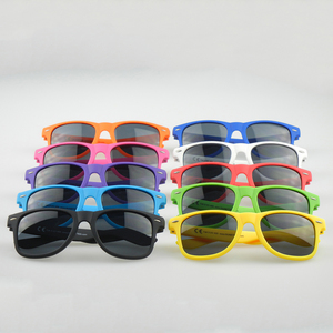 Venta al por mayor 2025 UV400 gafas de sol nueva tendencia de goma naranja lindo logotipo personalizado negro/blanco marco colores para ocasiones de verano PC - Product Image 4