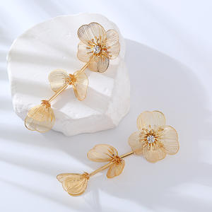 Pendientes de flores de parche multicapa de moda europea y americana - Product Image 2
