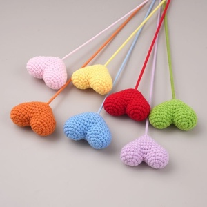 Fiore a <span class=keywords><strong>cuore</strong></span> all'uncinetto fatto a mano per tutte le stagioni, ramo singolo per bouquet 001, regalo di compleanno, per la creazione di bouquet misti - Product Image 2