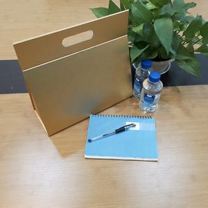 Sac cadeau <span class=keywords><strong>de</strong></span> luxe en or rose magnétique pour les soins <span class=keywords><strong>de</strong></span> <span class=keywords><strong>la</strong></span> peau avec poignées, boîte cadeau rigide triangulaire pliable UV - Product Image 3