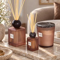 Diffuseur de parfum et ensemble de bougies parfumées AIKUN en verre brun givré avec bâtonnets en rotin et couvercle en pierre pour la décoration de la maison