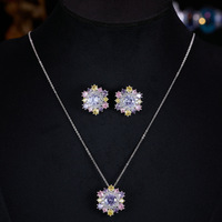 Set Perhiasan Kalung dan Anting Liontin Zirkon Berlapis Emas Kristal Salju Unisex, Hadiah Pernikahan/Pesta, Tembaga, Perhiasan Trendy
