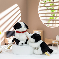 Porte-clés en peluche chat noir et blanc assis mignon, poupée chaton avec collier, breloque de sac à dos, jouet, cadeau, vente en gros, personnalisé