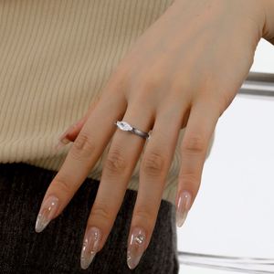 Bague de fiançailles Dylam Classic Collection en argent sterling 925, sertie d'un zircon cubique 5A de 1 carat, forme ovale marquise étincelante. - Product Image 4