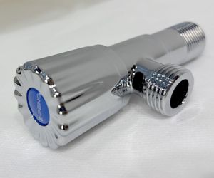 Accessori per servizi igienici con valvola angolare monocolore in acciaio inossidabile prodotto dal produttore, compreso il <span class=keywords><strong>soffione</strong></span> <span class=keywords><strong>doccia</strong></span> a forma di braccio - Product Image 3