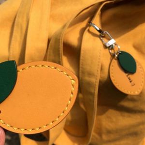 Llaveros de cuero PU con diseño de limón, elegantes y portátiles, bonitos colgantes de frutas para bolso, mosquetones promocionales, adornos para bolso - Product Image 3