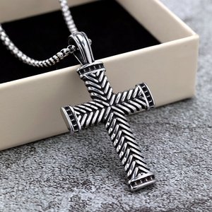 จี้กางเขนสแตนเลส ดีไซน์เรขาคณิต สร้อยคอสำหรับทุกเพศ ของขวัญ - Product Image 1