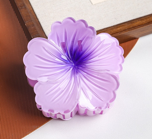 Eleganti fermagli per capelli in plastica con motivo floreale - Design colorato a ibisco per una tenuta sicura e un tocco di moda estiva - Product Image 3