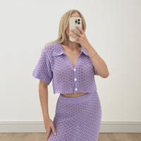 Nouvel ensemble long 2 pièces décontracté pour femme en polyester respirant tricoté au crochet, avec haut court uni et col rabattu boutonné – Collection été 2026