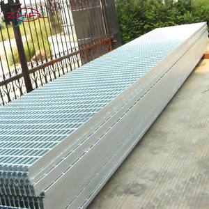 Plancher grillagé en acier au carbone anti-galvanisation classe M2, marches de cage de plancher en acier au manganèse durable avec piège à eaux usées intégré - Product Image 4