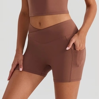 Shorts de yoga pour femmes, effet seconde peau, col en V croisé, compression rehausse-fesses, pour entraînement sportif, course et gym, avec poches latérales