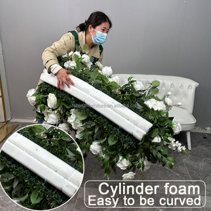 พรมดอกไม้ประดิษฐ์สีเขียวยูคาลิปตัส ประดับด้วยดอกกุหลาบสีขาว สำหรับตกแต่งโต๊ะ - Product Image 2