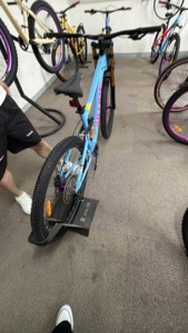 Bicicleta de Montaña de Aluminio de 26/27.5/29 Pulgadas con Grupo U6000, Buje 120, Horquilla de Aire Hidráulica, Venta al por Mayor, Horquilla de Aluminio VD31 - Product Image 3