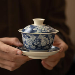 MINGSHUO Yuan Blue Flower Porcelain Gaiwan <span class=keywords><strong>Kung</strong></span> <span class=keywords><strong>Fu</strong></span> Tea Set Hand-held Bowl Open <span class=keywords><strong>Film</strong></span> Modern Design Soda Glaze Three-Talent Fujian - Product Image 2