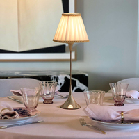 Lampe de table LED moderne sans fil avec batterie 5000mAh, tissu finition argent chromé, corps en résine, éclairage pour hôtels et centres de villégiature