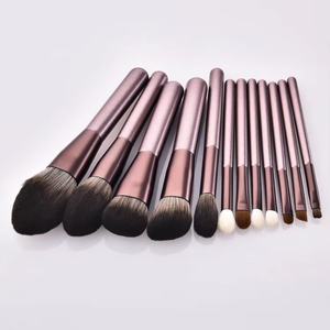 Juego <span class=keywords><strong>de</strong></span> Brochas <span class=keywords><strong>de</strong></span> Maquillaje Profesionales <span class=keywords><strong>de</strong></span> Alta Calidad, Serie Personalizada OEM, Color Morado, Fibra Suave, Cobertura Equilibrada, Efecto Difuminado - Product Image 6