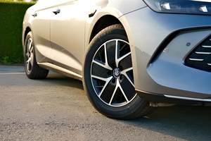 Auto Eléctrico BYD Qin L DMi 2025 de Cuatro Ruedas - Product Image 6