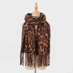 Bufanda de Invierno para Mujer, Diseño de Leopardo, Gruesa, 100% Poliéster, Nueva Moda, Venta al Por Mayor - Product Image 4