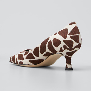 Chaussure OEM en tissu imprimé pour femmes, escarpins à talons bas, mode, fabrication personnalisée - Product Image 2