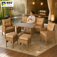 6-teiliges Gartenmöbel-Set aus PE-Rattan-Geflecht, 3-Sitzer-Sofa, 2 Sessel, 2 Ottomanen, Esstisch, braun