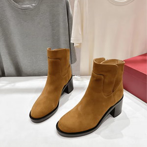 Botines Elegantes con Punta Redonda y Tacón Medio con Elástico para Mujer, para Atuendos Casuales y Formales, Estilo Valentino - Product Image 1