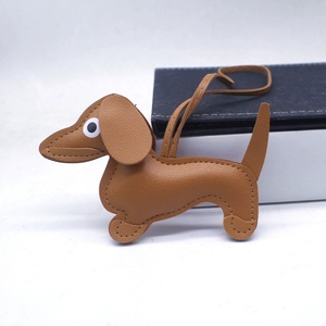 Llavero de Perro Salchicha de Dibujos Animados de Cuero PU Suave y Portátil, Bonito y Ecológico, con Diseño de Animal, para Niñas, Ideal como Regalo Promocional a Bajo Precio - Product Image 1
