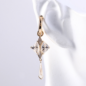 Pendiente Individual de Oro Amarillo de 14 Quilates con Moissanita Blanca DEF VVS en Forma de Rombo, Joyería Fina para Uso Diario - Product Image 1