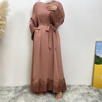 6708 #   Nouvelle Robe Nida Modeste Col Rond Unie avec Applique Florale Élégante et Poches Latérales en Maille Ample et Chic pour Femme Abaya Naturelle