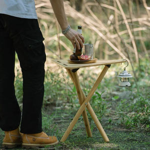 Table triangulaire en bois, petite table pliante portable pour le camping et les pique-niques en plein air - Product Image 3