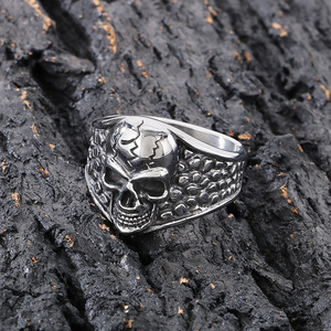 <span class=keywords><strong>Retro</strong></span> Herren Domine ering Edelstahl Schmuck <span class=keywords><strong>Gothic</strong></span> Schädel <span class=keywords><strong>Punk</strong></span> Daumen Ring Mode <span class=keywords><strong>Retro</strong></span> Biker Ring Schmuck Ring für Männer - Product Image 2
