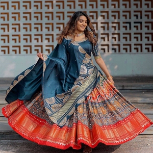 ชุดแต่งกายเจ้าสาวแบบใหม่น่าสนใจชุดผ้าไหมเนยงานพิมพ์และกระจก lehenga choli - Product Image 4