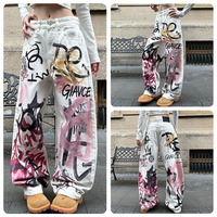 Pantalon large blanc vieilli à imprimé abstrait dessiné à la main, style American High Street, avec motif graffiti urbain et coupe couteau, pour hommes et femmes