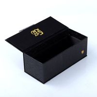 Maßgefertigte Parfümflaschen-Verpackungsbox aus Strukturiertem Schwarzen Lederpapier mit Geprägtem Goldlogo und Samtfutter