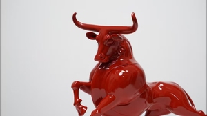 Statua di Animale Personalizzata a Grandezza Naturale Red Bull, Sculture di Mucche Decorative in Resina Ecologica per Esterni, Fornitura Diretta - Product Image 3