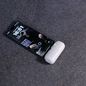 Batterie externe mini 4000 mAh ultra-fine en forme de capsule, charge rapide PD 20W, avec connecteur intégré - Product Image 2