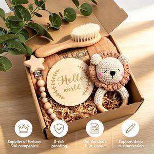 Set de regalo personalizado de madera natural para bebé con mordedor, sonajero, cadena para chupete y cepillo, personalizado para recién nacidos - Product Image 1
