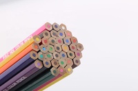 Lot de crayons hexagonaux en bois CENTURY 12 couleurs, écologiques et économiques, avec mines profondes et souples, dans une boîte en papier, option logo personnalisé